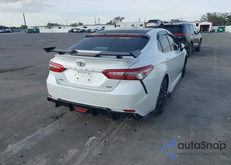 2018 Toyota Camry Xse z USA, uszkodzony, nr VIN 4T1B61HK7JU651957